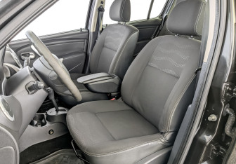 Подержанный автомобиль Renault Sandero 2011 года (20 фото)