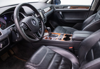 Подержанный автомобиль Volkswagen Touareg 2011 года (10 фото)