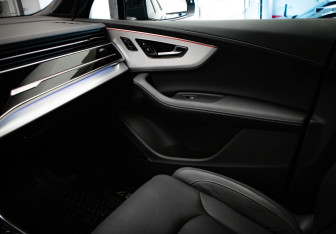 Подержанный автомобиль Audi Q7 2024 года (24 фото)