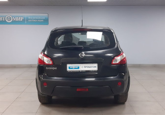 Подержанный автомобиль Nissan Qashqai 2013 года (6 фото)