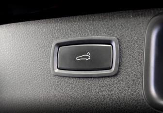 Подержанный автомобиль Porsche Macan 2015 года (26 фото)