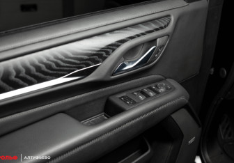 Подержанный автомобиль GMC Yukon 2023 года (25 фото)