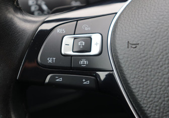 Подержанный автомобиль Volkswagen Tiguan 2018 года (16 фото)