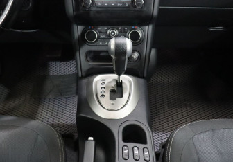 Подержанный автомобиль Nissan Qashqai 2011 года (17 фото)
