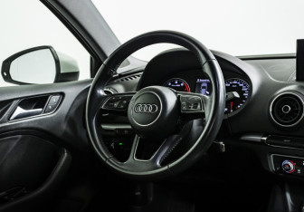 Подержанный автомобиль Audi A3 Sedan 2019 года (10 фото)