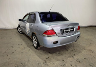 Подержанный автомобиль Mitsubishi Lancer Sedan 2003 года (4 фото)