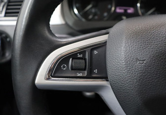 Подержанный автомобиль Skoda Rapid Liftback 2014 года (13 фото)