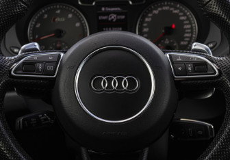Подержанный автомобиль Audi RS Q3 2014 года (11 фото)