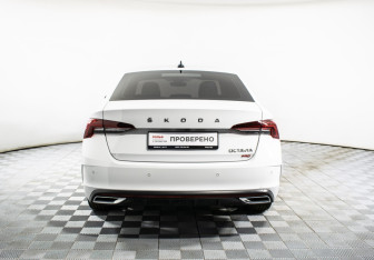 Подержанный автомобиль Skoda Octavia Liftback 2023 года (6 фото)