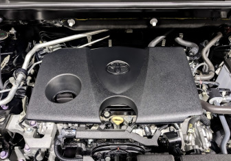 Подержанный автомобиль Toyota RAV4 2021 года (9 фото)