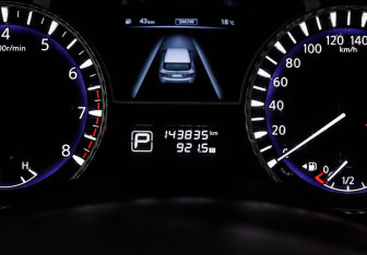 Подержанный автомобиль Infiniti QX60 2017 года (11 фото)