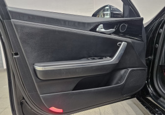 Подержанный автомобиль Kia Stinger 2018 года (19 фото)