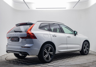 Подержанный автомобиль Volvo XC60 2020 года (5 фото)