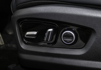 Подержанный автомобиль Jaecoo J7 2024 года (19 фото)