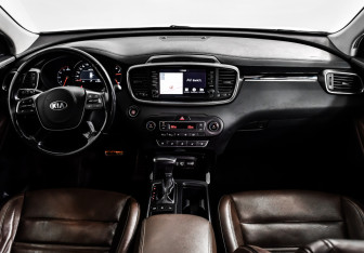 Подержанный автомобиль Kia Sorento 2019 года (11 фото)