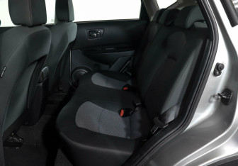 Подержанный автомобиль Nissan Qashqai 2012 года (12 фото)