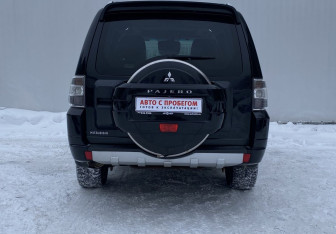 Подержанный автомобиль Mitsubishi Pajero 2010 года (6 фото)
