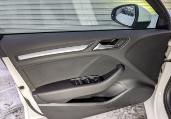 Подержанный автомобиль Audi A3 Sedan 2017 года (19 фото)