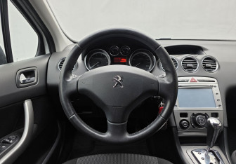 Подержанный автомобиль Peugeot 408 2013 года (12 фото)