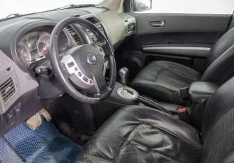Подержанный автомобиль Nissan X-Trail 2007 года (10 фото)