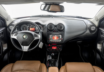 Подержанный автомобиль Alfa Romeo MiTo 2014 года (14 фото)
