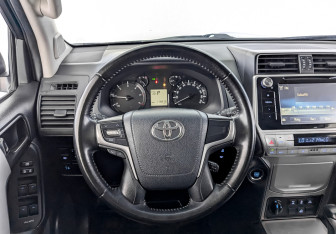 Подержанный автомобиль Toyota Land Cruiser Prado 2018 года (21 фото)
