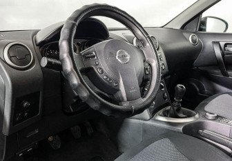 Подержанный автомобиль Nissan Qashqai 2008 года (13 фото)