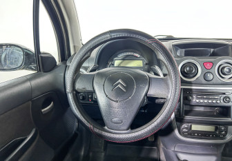 Подержанный автомобиль Citroen C3 Hatchback 2007 года (13 фото)