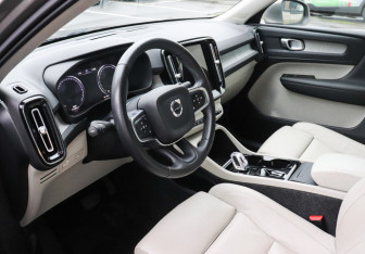 Подержанный автомобиль Volvo XC40 2021 года (7 фото)