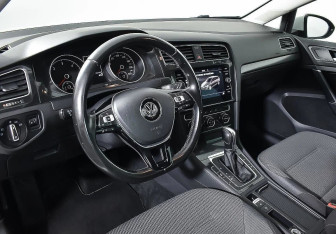 Подержанный автомобиль Volkswagen Golf Wagon 2017 года (8 фото)