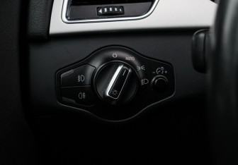 Подержанный автомобиль Audi A4 Sedan 2011 года (17 фото)