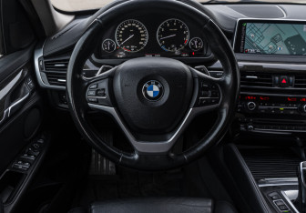 Подержанный автомобиль BMW X6 2016 года (10 фото)