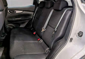 Подержанный автомобиль Nissan Qashqai 2015 года (12 фото)
