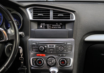 Подержанный автомобиль Citroen C4 Sedan 2014 года (10 фото)