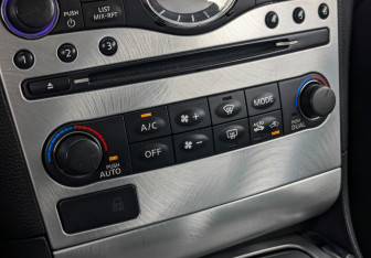 Подержанный автомобиль Infiniti G Convertible 2011 года (21 фото)