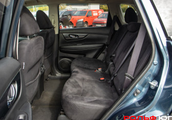 Подержанный автомобиль Nissan X-Trail 2015 года (8 фото)