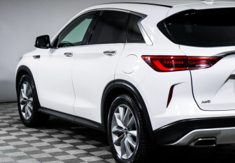 Подержанный автомобиль Infiniti QX50 2019 года (16 фото)