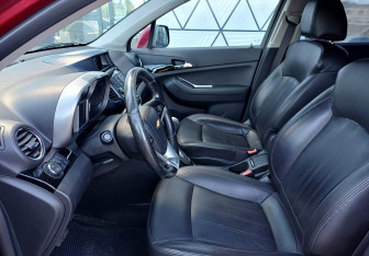 Подержанный автомобиль Chevrolet Orlando 2014 года (18 фото)