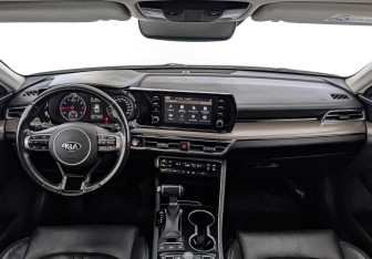 Подержанный автомобиль Kia K5 2020 года (14 фото)