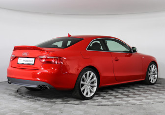 Подержанный автомобиль Audi A5 Coupe 2009 года (11 фото)