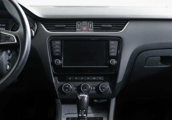 Подержанный автомобиль Skoda Octavia Liftback 2016 года (8 фото)