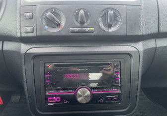 Подержанный автомобиль Skoda Fabia Hatchback 2011 года (11 фото)