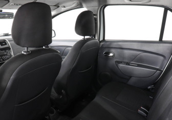 Подержанный автомобиль Renault Logan Sedan 2017 года (12 фото)