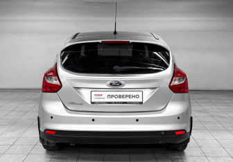 Подержанный автомобиль Ford Focus Hatchback 2011 года (6 фото)