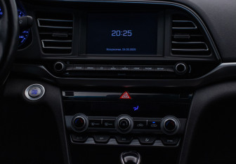 Подержанный автомобиль Hyundai Elantra Sedan 2019 года (13 фото)