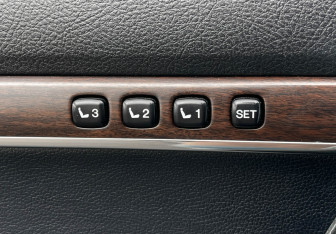 Подержанный автомобиль Toyota Land Cruiser Suv 2017 года (17 фото)