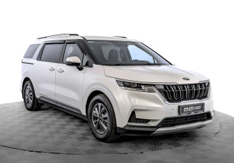 Подержанный автомобиль Kia Carnival 2021 года (3 фото)