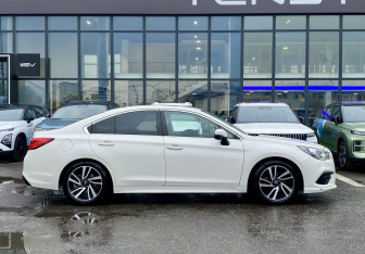 Подержанный автомобиль Subaru Legacy Sedan 2019 года (5 фото)