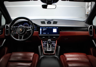 Подержанный автомобиль Porsche Cayenne 2021 года (8 фото)