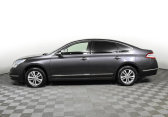 Подержанный автомобиль Nissan Teana 2013 года (3 фото)